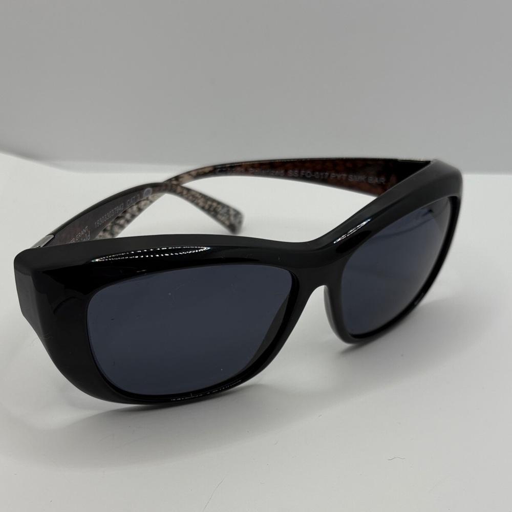 Foster Grants Solar Shield Dioptics Cat Eye Fashion Sunglasses fits over glasses
